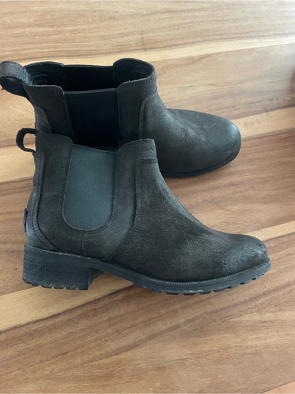 UGG Women's Chelsea Ankle Boot in Dark Gray Suede